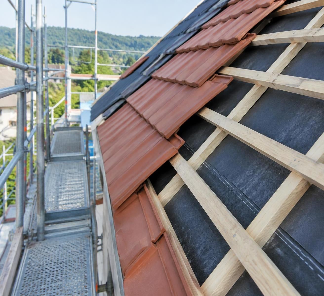 découvrez comment le sarking améliore l’isolation thermique de votre toiture, réduit les déperditions de chaleur et renforce le confort de votre maison.