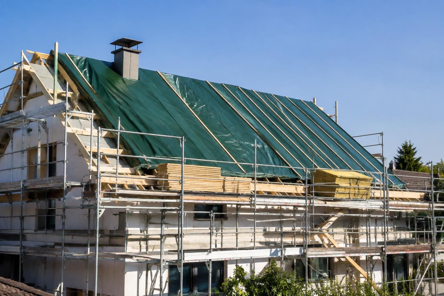 découvrez les étapes d’une isolation sarking, la durée des travaux et les points de vigilance pour améliorer la performance thermique de votre toiture.