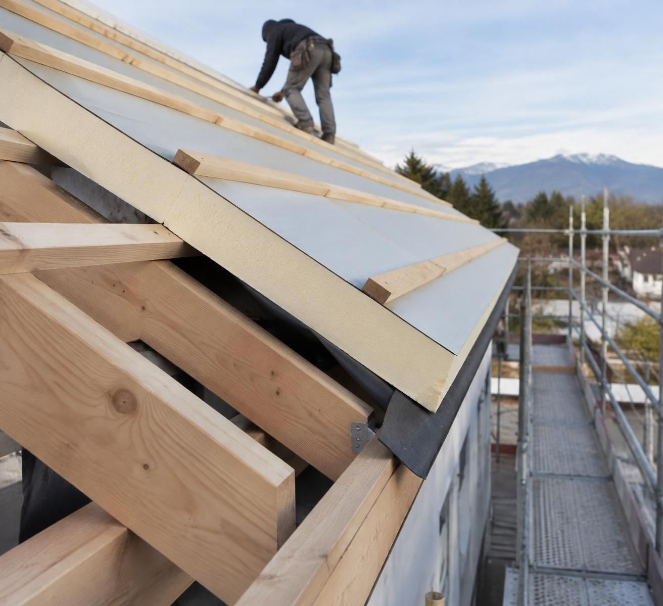 découvrez quelle épaisseur d’isolant choisir pour un sarking performant, selon le matériau, la résistance thermique visée et les exigences réglementaires.